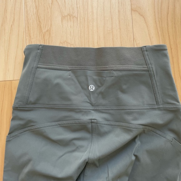 Rare Lululemon Grey Sage Textured Leggings - Picture 5 of 6